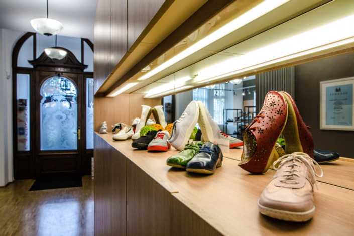 hueneke-jahns-geschaeft-schuhe-01