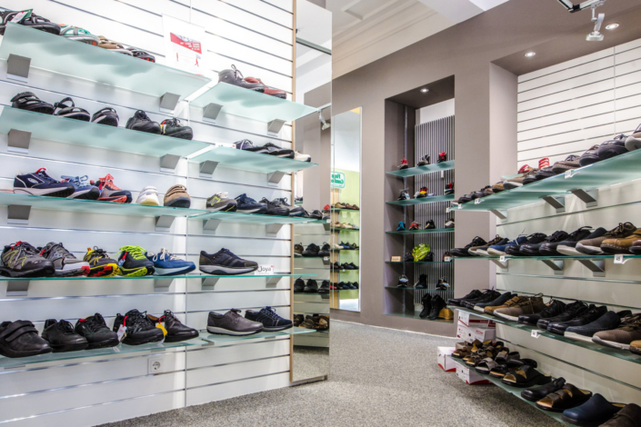 hueneke-jahns-geschaeft-schuhe-03